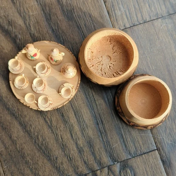 Miniature Tea Set With - Picture 4 of 11